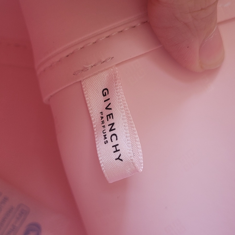 Givenchy - Picture 4 of 15